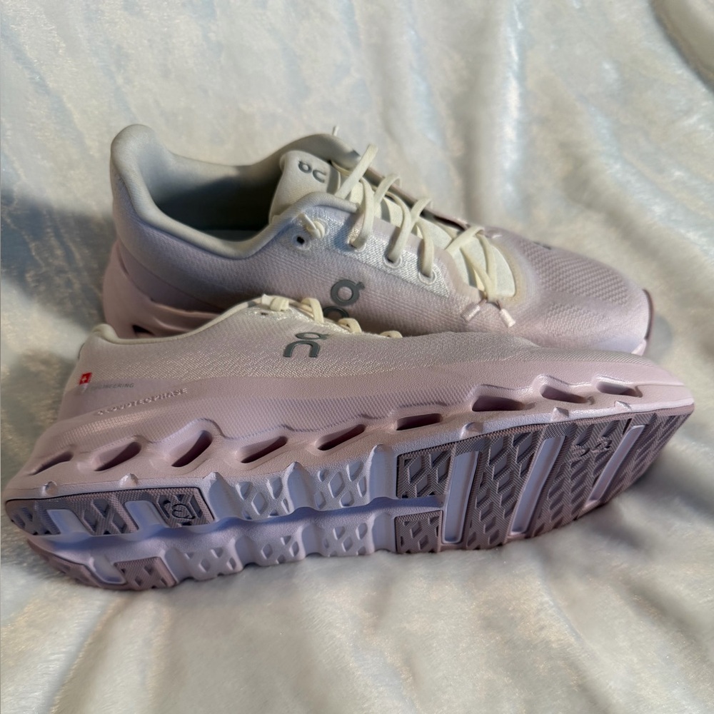 On Cloudtilt Womwn’s Running Shoe - Picture 6 of 15